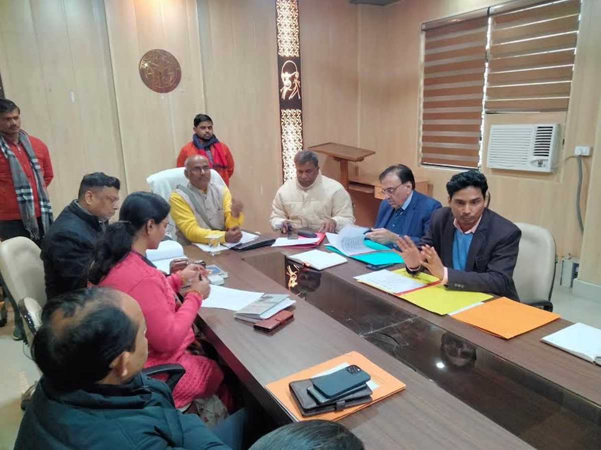 बाल अधिकार संरक्षण आयोग के सदस्य ने की समीक्षा बैठक